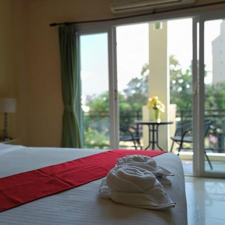 Aura Inn Rooms Паттайя Экстерьер фото