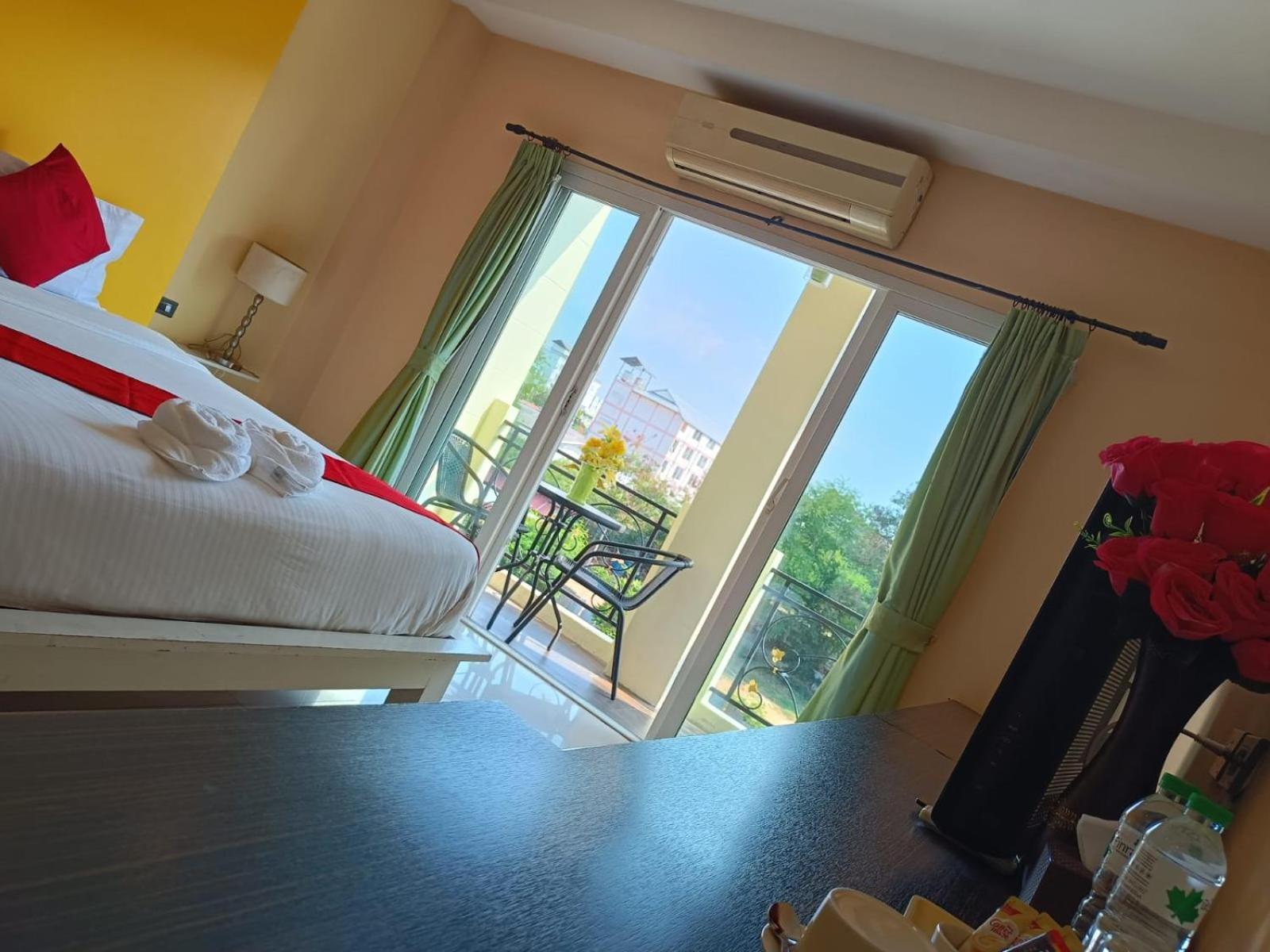 Aura Inn Rooms Паттайя Экстерьер фото