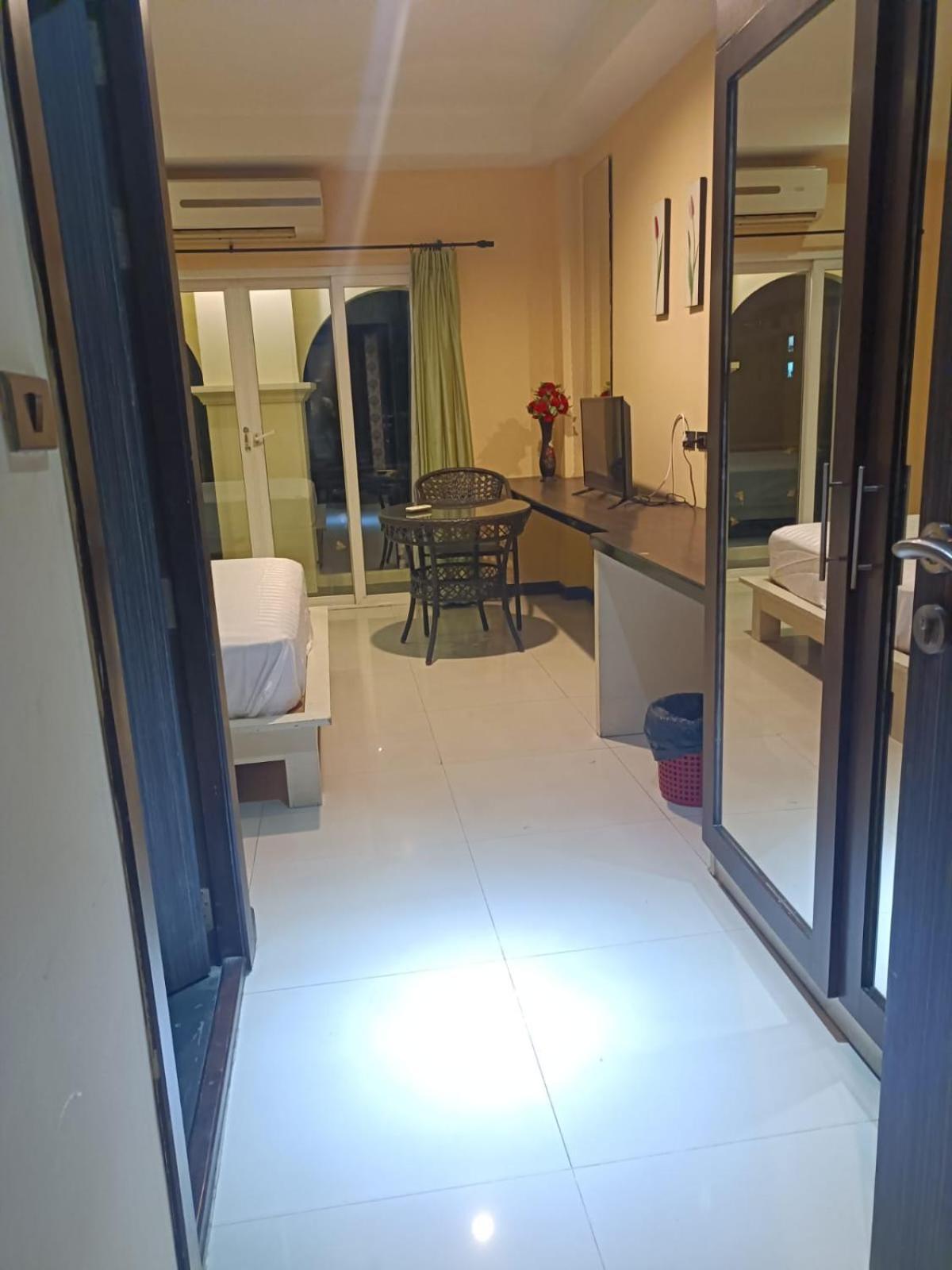 Aura Inn Rooms Паттайя Экстерьер фото