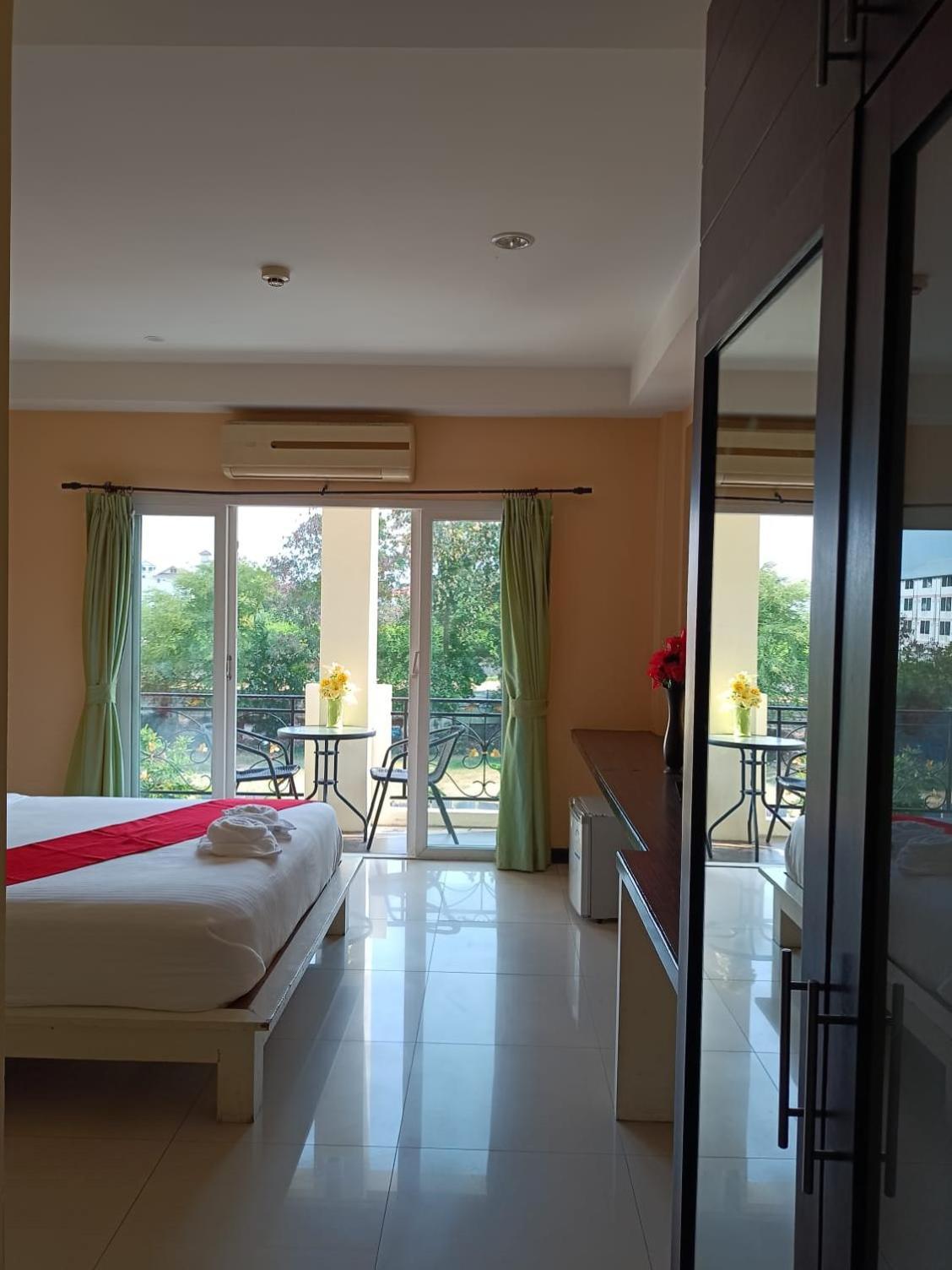 Aura Inn Rooms Паттайя Экстерьер фото