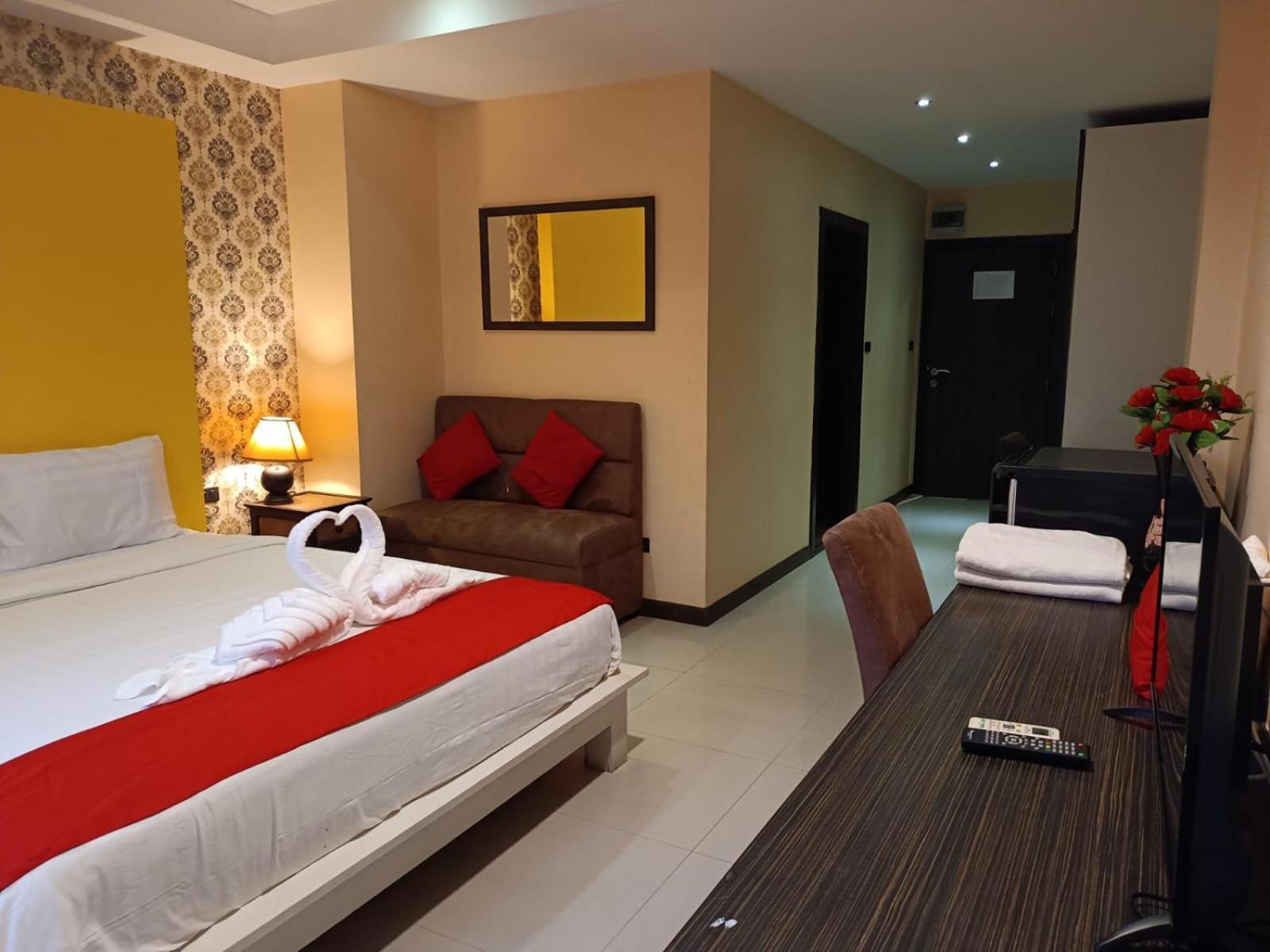 Aura Inn Rooms Паттайя Экстерьер фото